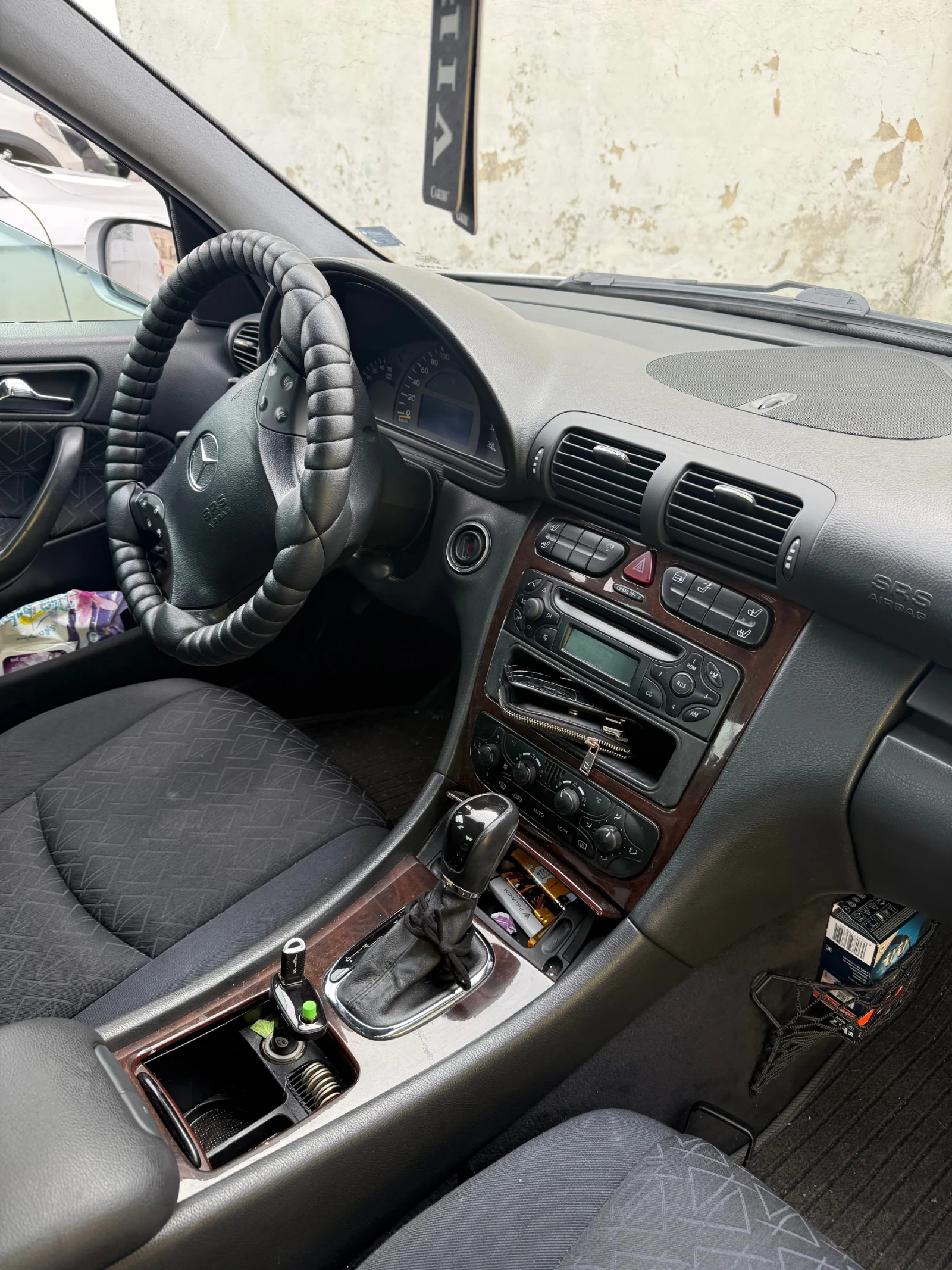 Mercedes-Benz C 220, снимка 5 - Автомобили и джипове - 54079875