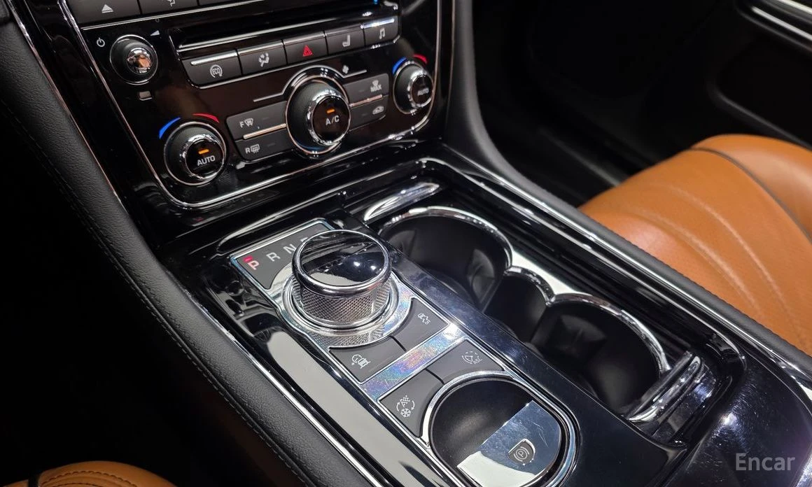 Jaguar Xj 30d PREMIUM LUXURY* LONG* MERIDIAN* TV* SUNROOF* , снимка 13 - Автомобили и джипове - 54078472