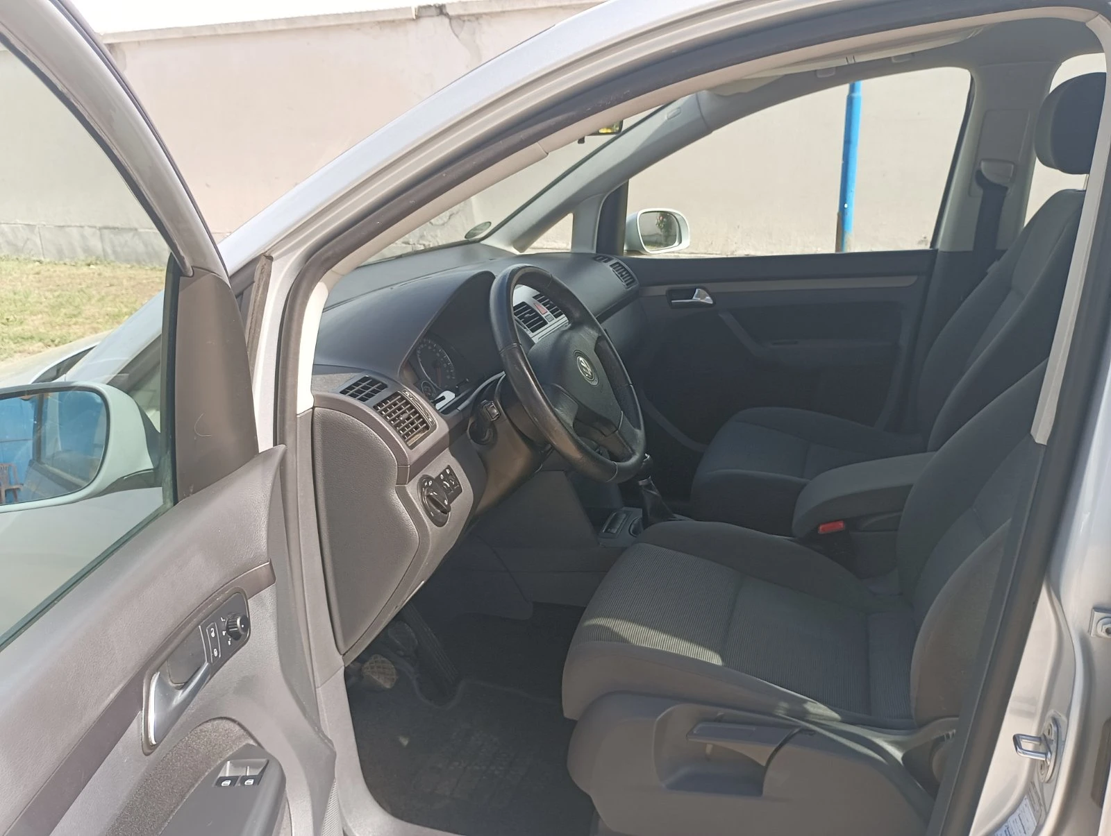 VW Touran 1.9TDI, снимка 5 - Автомобили и джипове - 54518597
