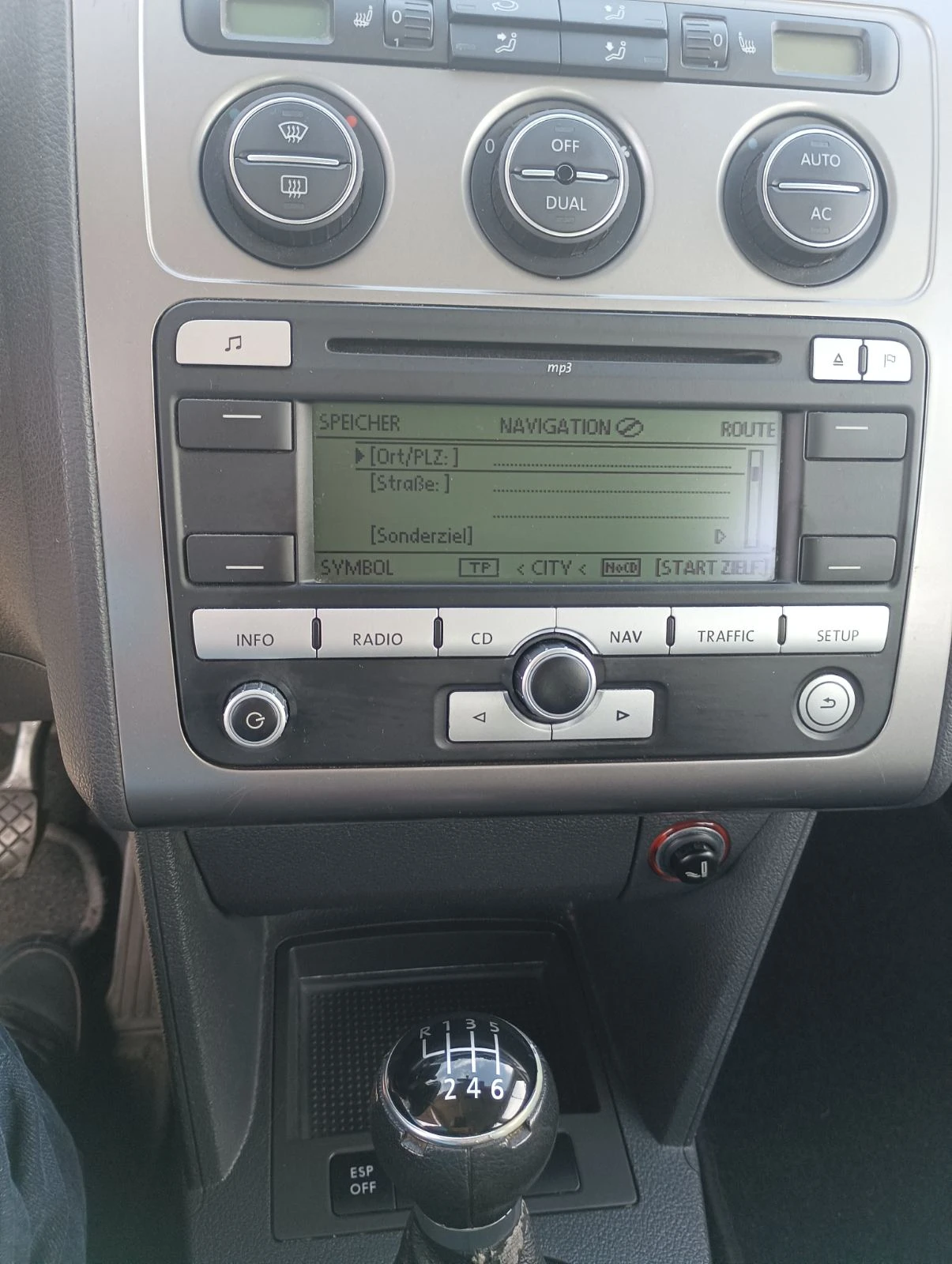 VW Touran 1.9TDI, снимка 4 - Автомобили и джипове - 54518597