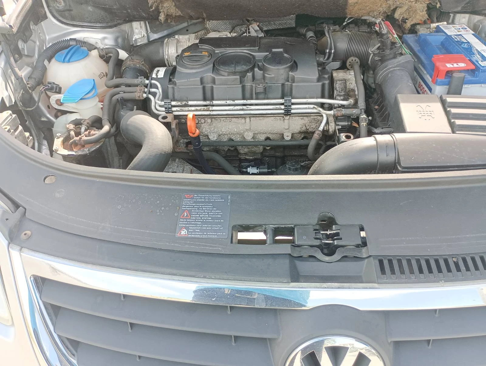 VW Touran 1.9TDI, снимка 2 - Автомобили и джипове - 54518597