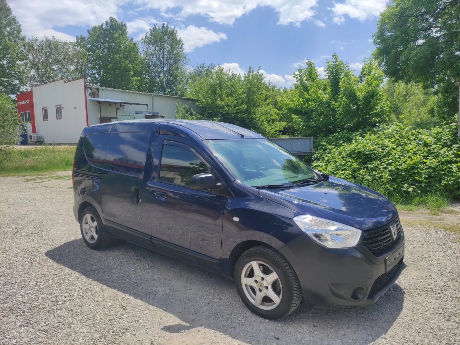 Dacia Dokker 1.5dci отличен 104000km навигация камера евро 6. В