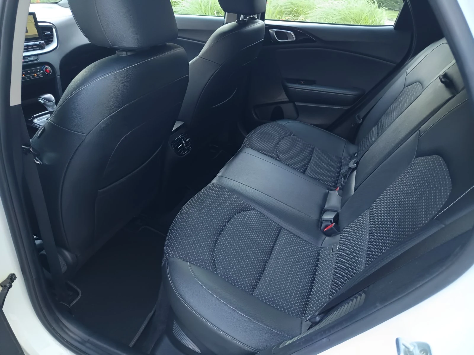 Kia XCeed 1.6 Plug-in-Hybrid PHEV DIGITAL COCKPIT KEYLESS, снимка 9 - Автомобили и джипове - 54648721