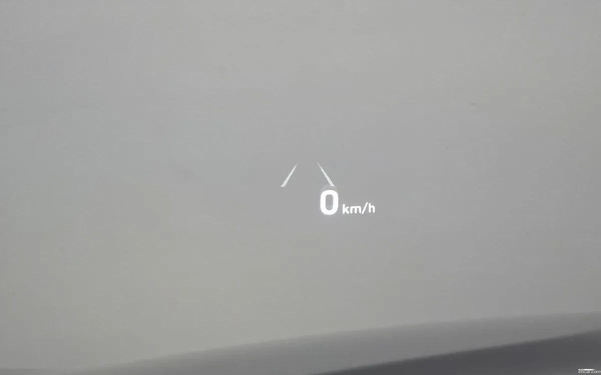Genesis GV70 HUD* ОБДУХВАНЕ* 360* AWD, снимка 13 - Автомобили и джипове - 54848621