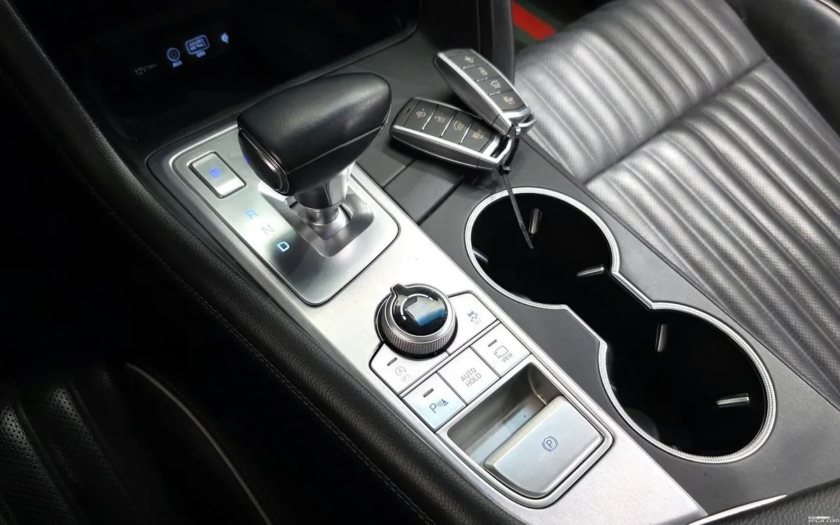 Genesis GV70 HUD* ОБДУХВАНЕ* 360* AWD, снимка 9 - Автомобили и джипове - 54848621