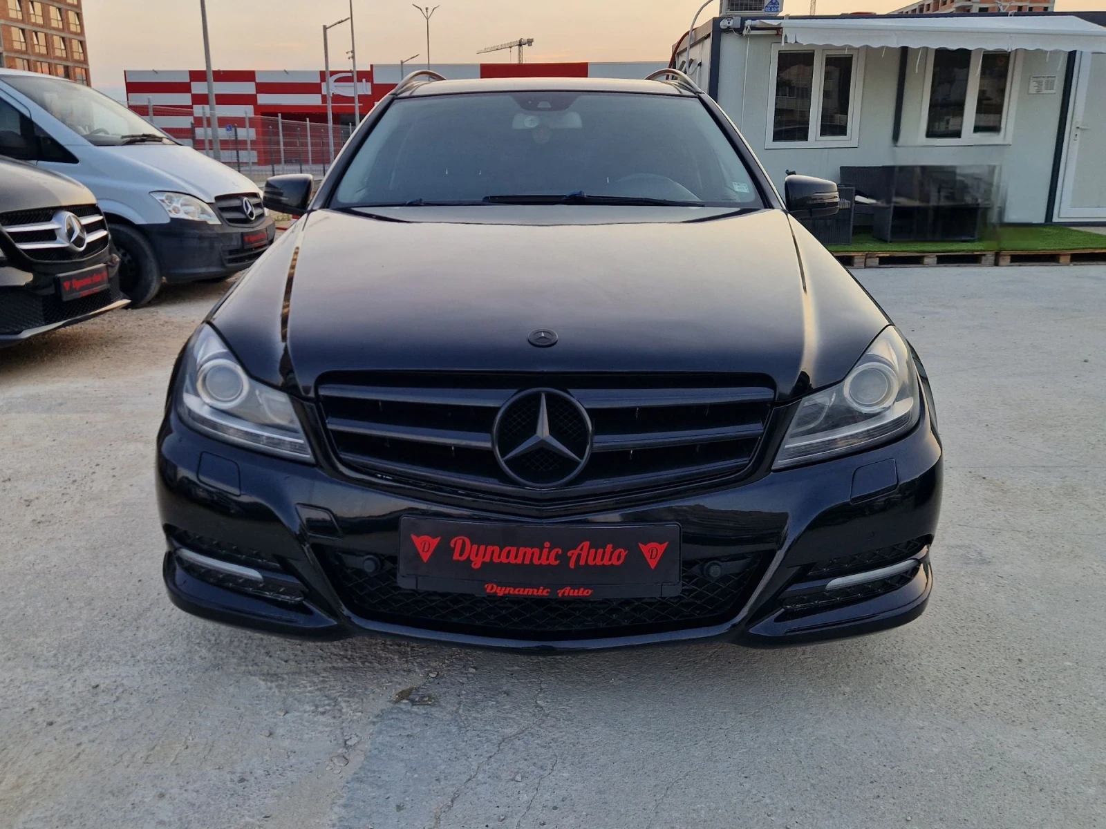 Mercedes-Benz C 220 Facelift / Автомат / Панорама / Бартер / Лизинг , снимка 2 - Автомобили и джипове - 55125722