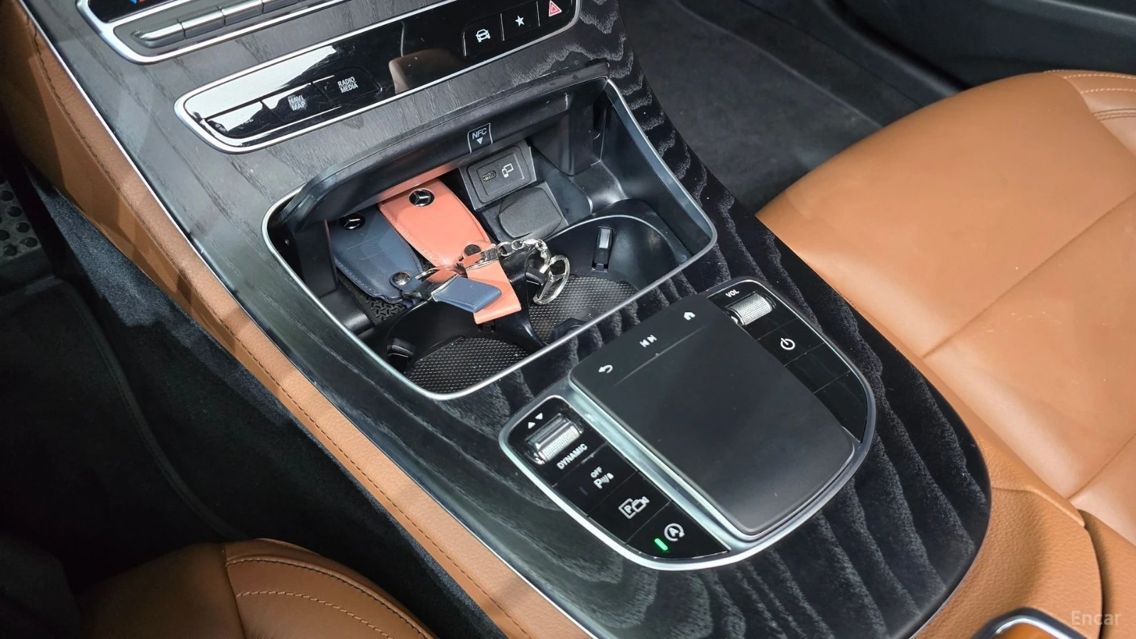 Mercedes-Benz E 220 ПОДГРЕВ* ПАМЕТ* DISTRONIC* HEADUP* 360 CAM, снимка 17 - Автомобили и джипове - 55459731