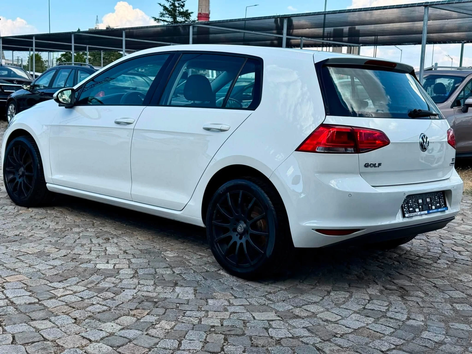 VW Golf 1.6 НАПЪЛНО ОБСЛУЖЕН, снимка 3 - Автомобили и джипове - 55537059