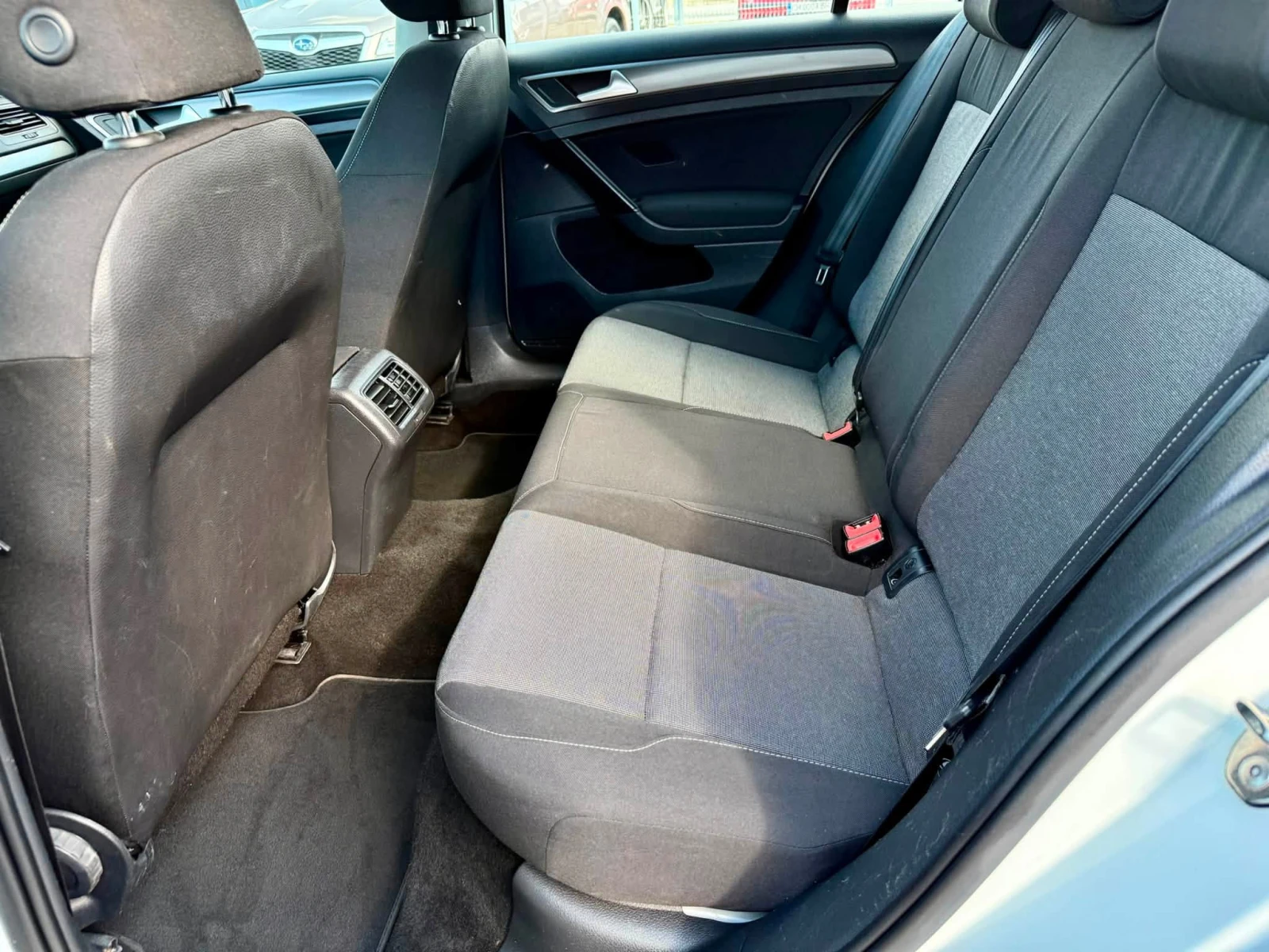 VW Golf 1.6 НАПЪЛНО ОБСЛУЖЕН, снимка 13 - Автомобили и джипове - 55537059