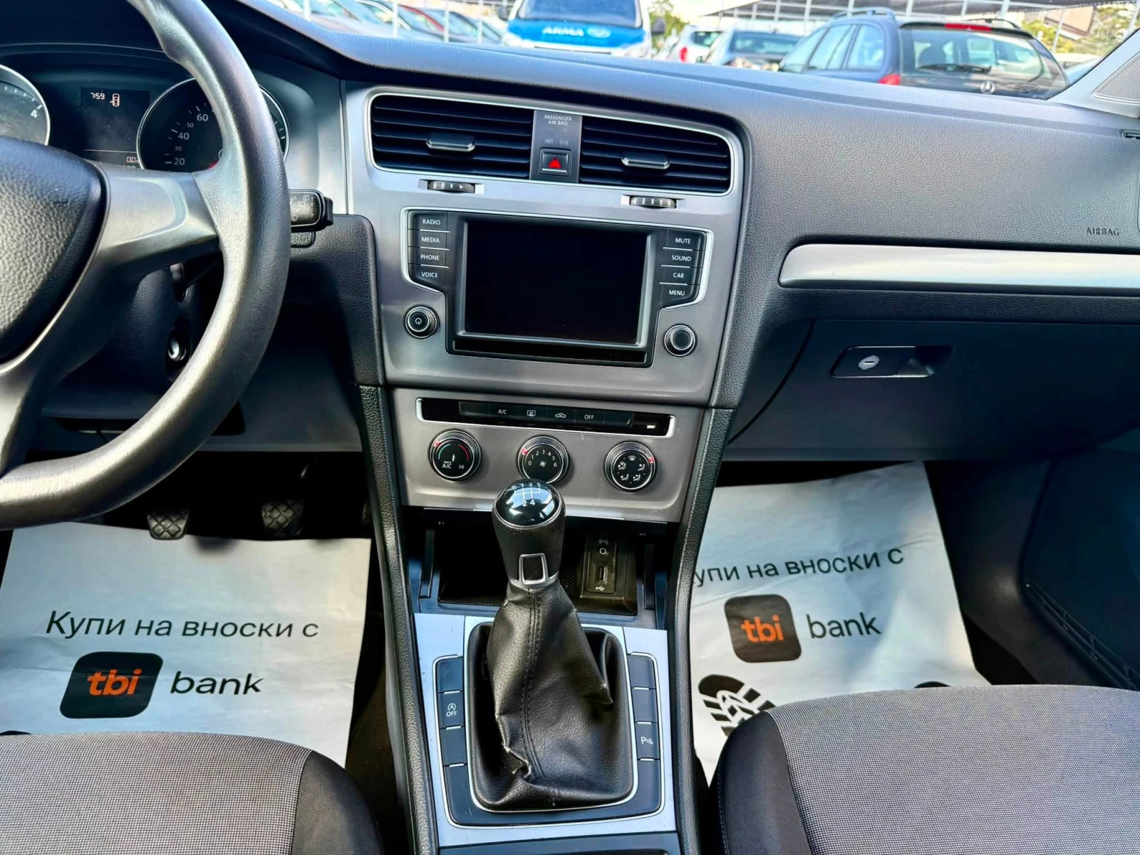 VW Golf 1.6 НАПЪЛНО ОБСЛУЖЕН, снимка 11 - Автомобили и джипове - 55537059