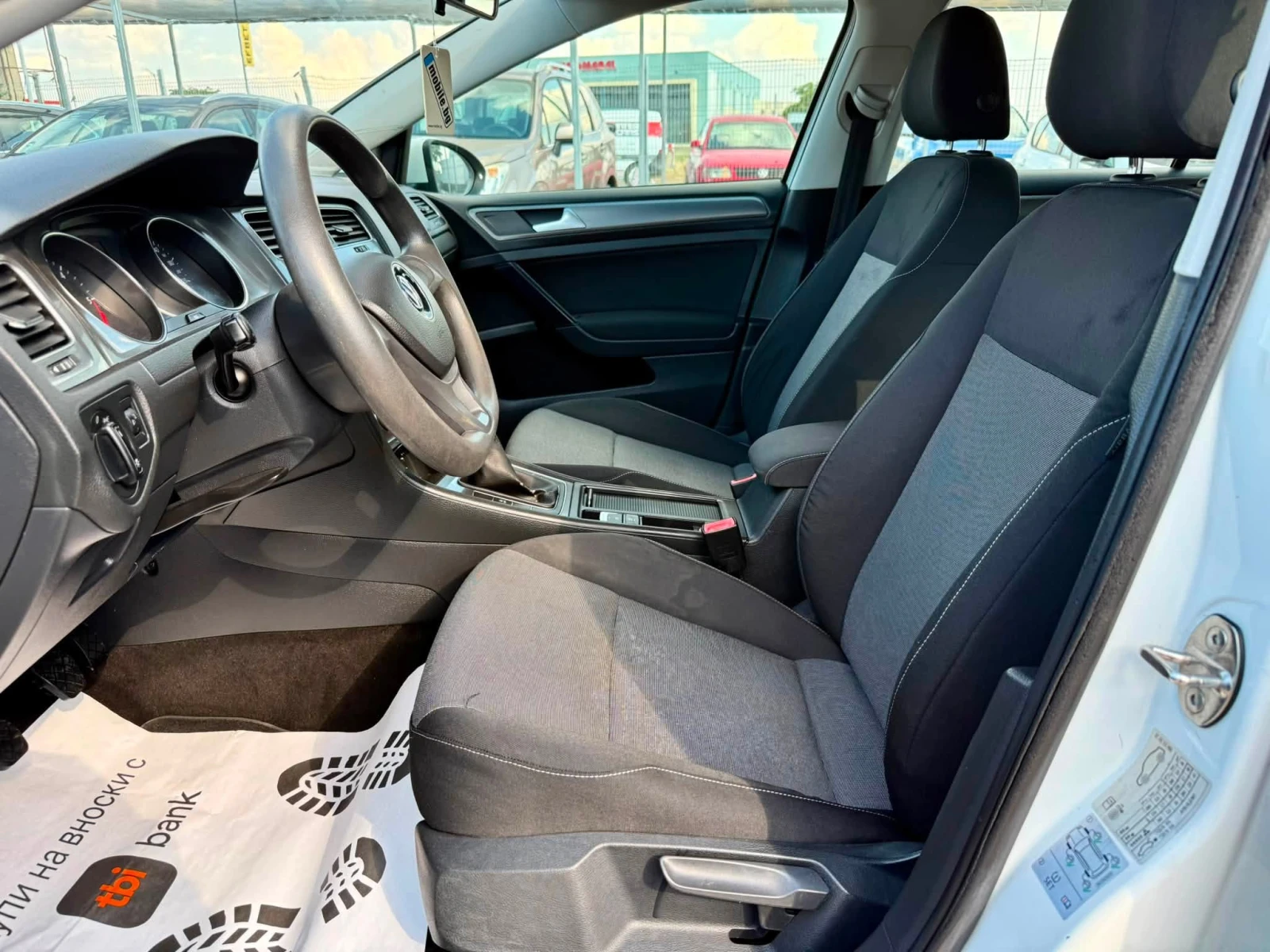 VW Golf 1.6 НАПЪЛНО ОБСЛУЖЕН, снимка 9 - Автомобили и джипове - 55537059
