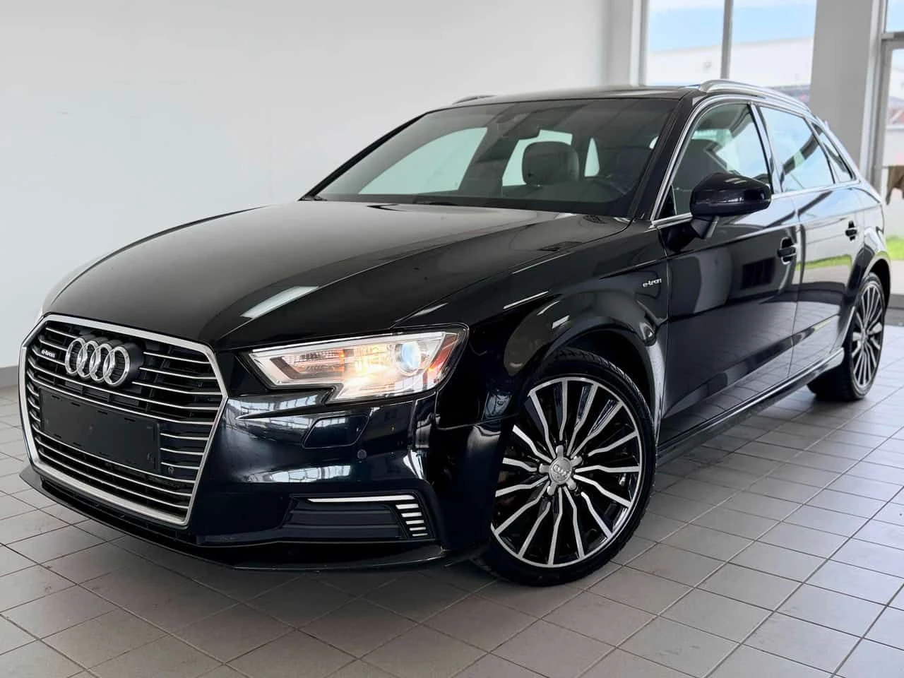 Audi E-Tron * 4dr HB Progressiv * CARFAX * ОПЦИЯ ЗА ФИНАНСИРАН