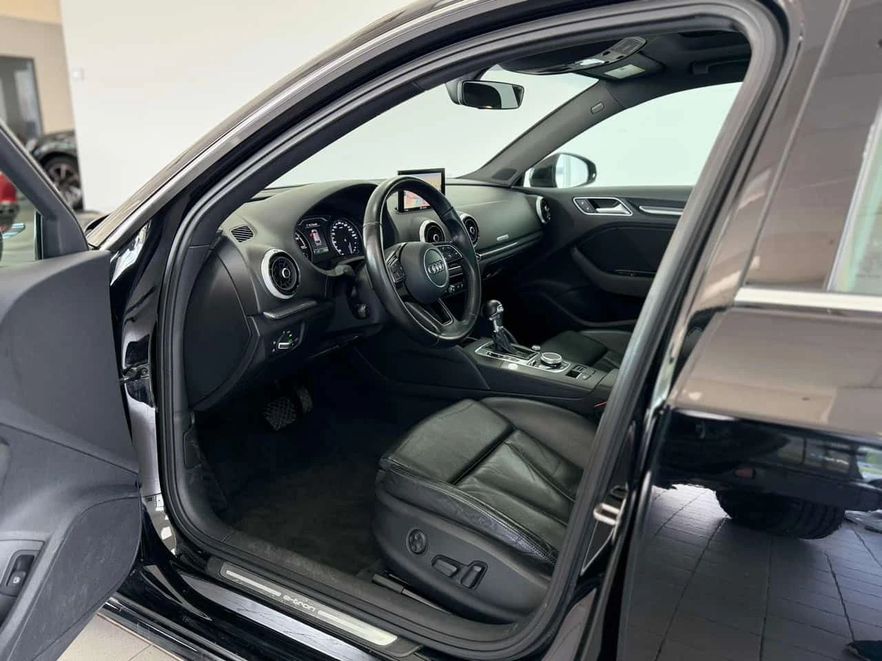 Audi E-Tron * 4dr HB Progressiv * CARFAX * ОПЦИЯ ЗА ФИНАНСИРАН, снимка 5 - Автомобили и джипове - 55591768
