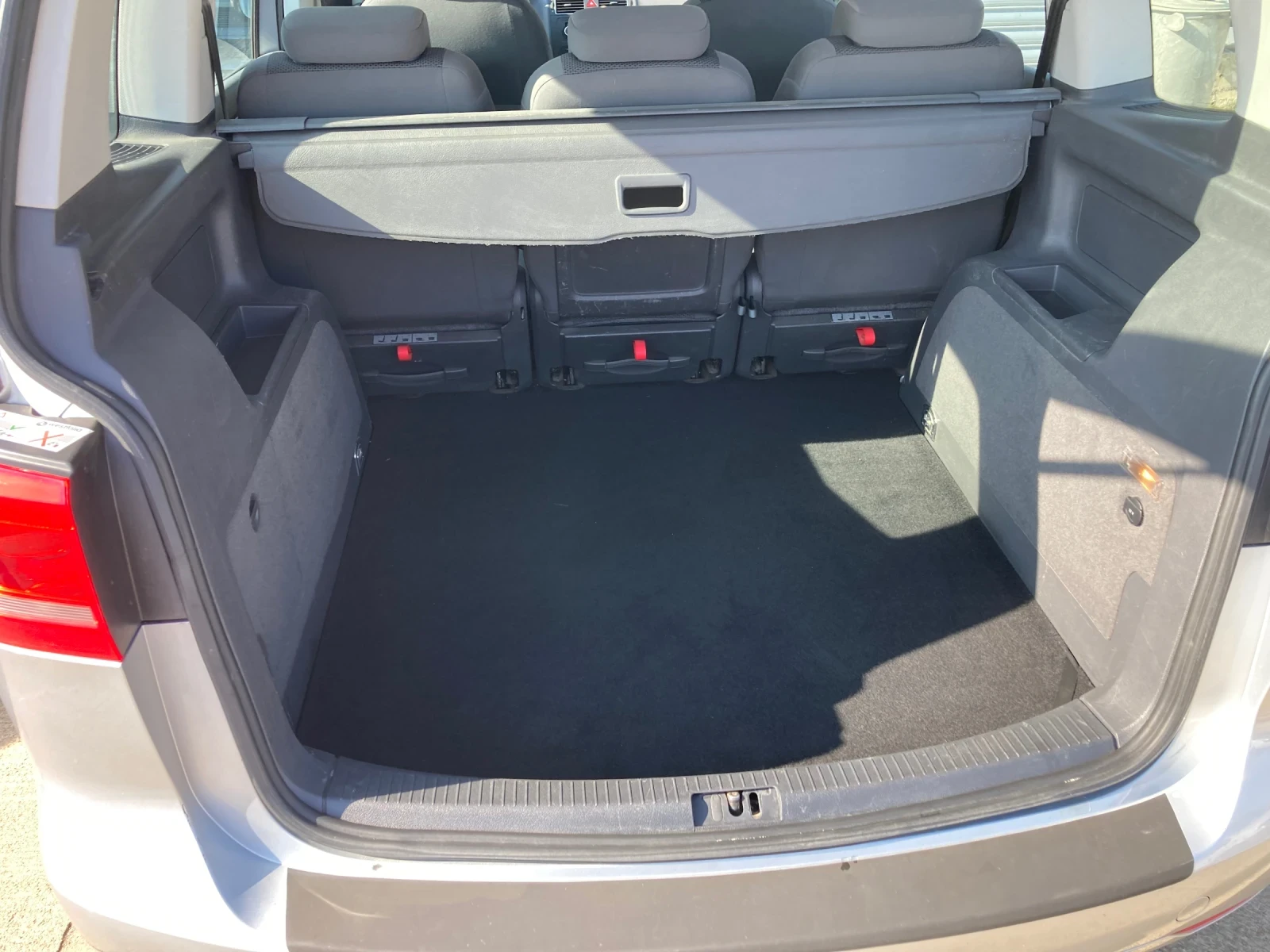 VW Touran 1.6 TDI , снимка 9 - Автомобили и джипове - 55908507