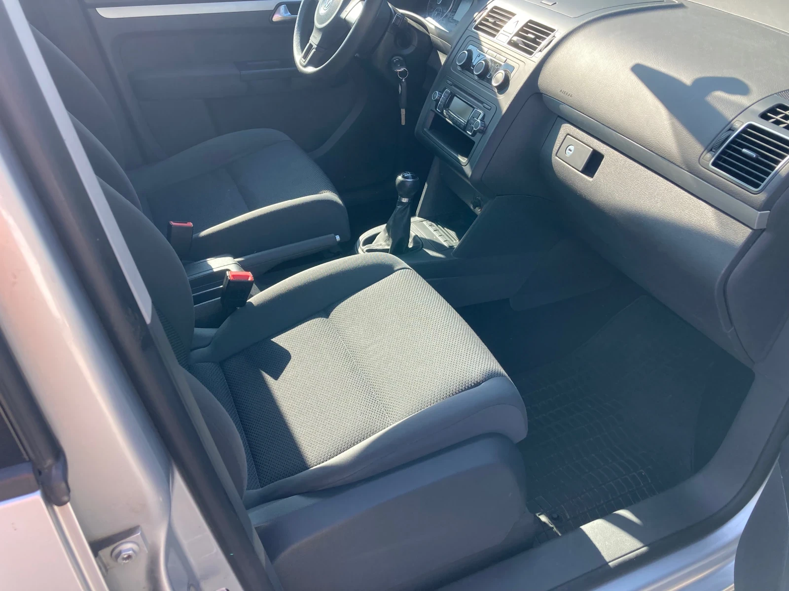 VW Touran 1.6 TDI , снимка 11 - Автомобили и джипове - 55908507