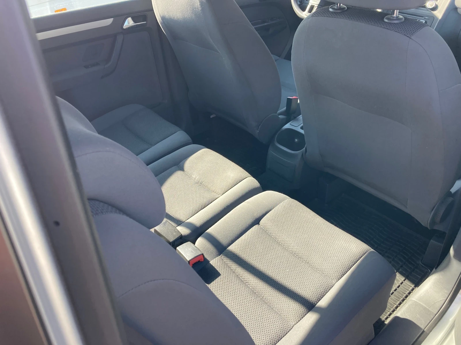 VW Touran 1.6 TDI , снимка 10 - Автомобили и джипове - 55908507