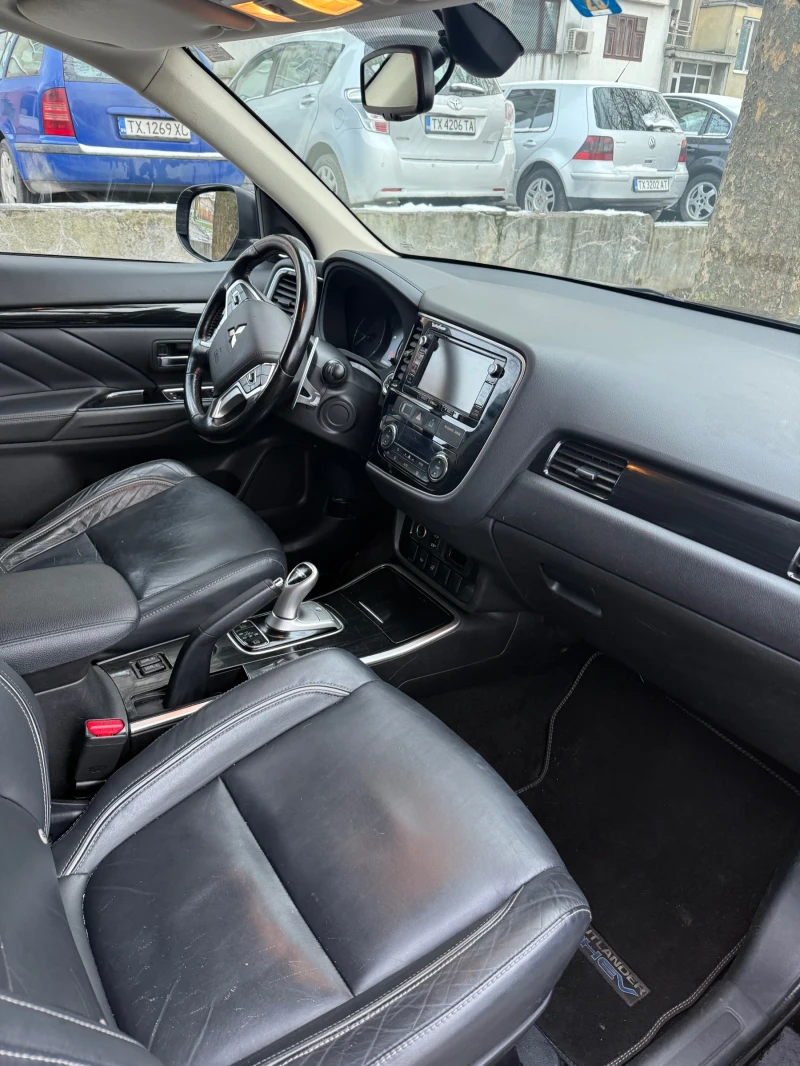 Mitsubishi Outlander, снимка 14 - Автомобили и джипове - 53468083
