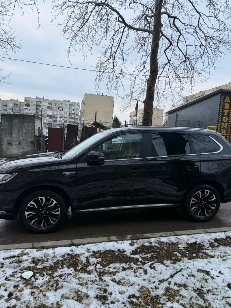 Mitsubishi Outlander, снимка 5 - Автомобили и джипове - 53468083