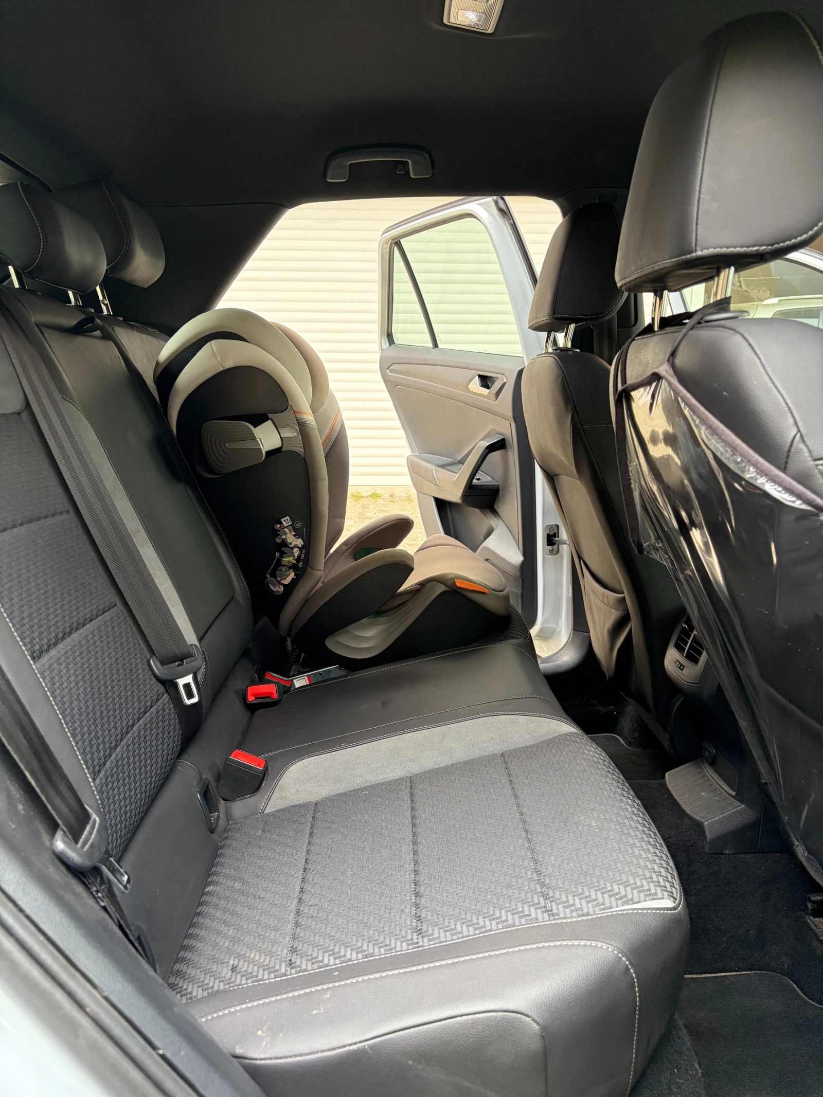VW T-Roc R-Line, снимка 12 - Автомобили и джипове - 54510723
