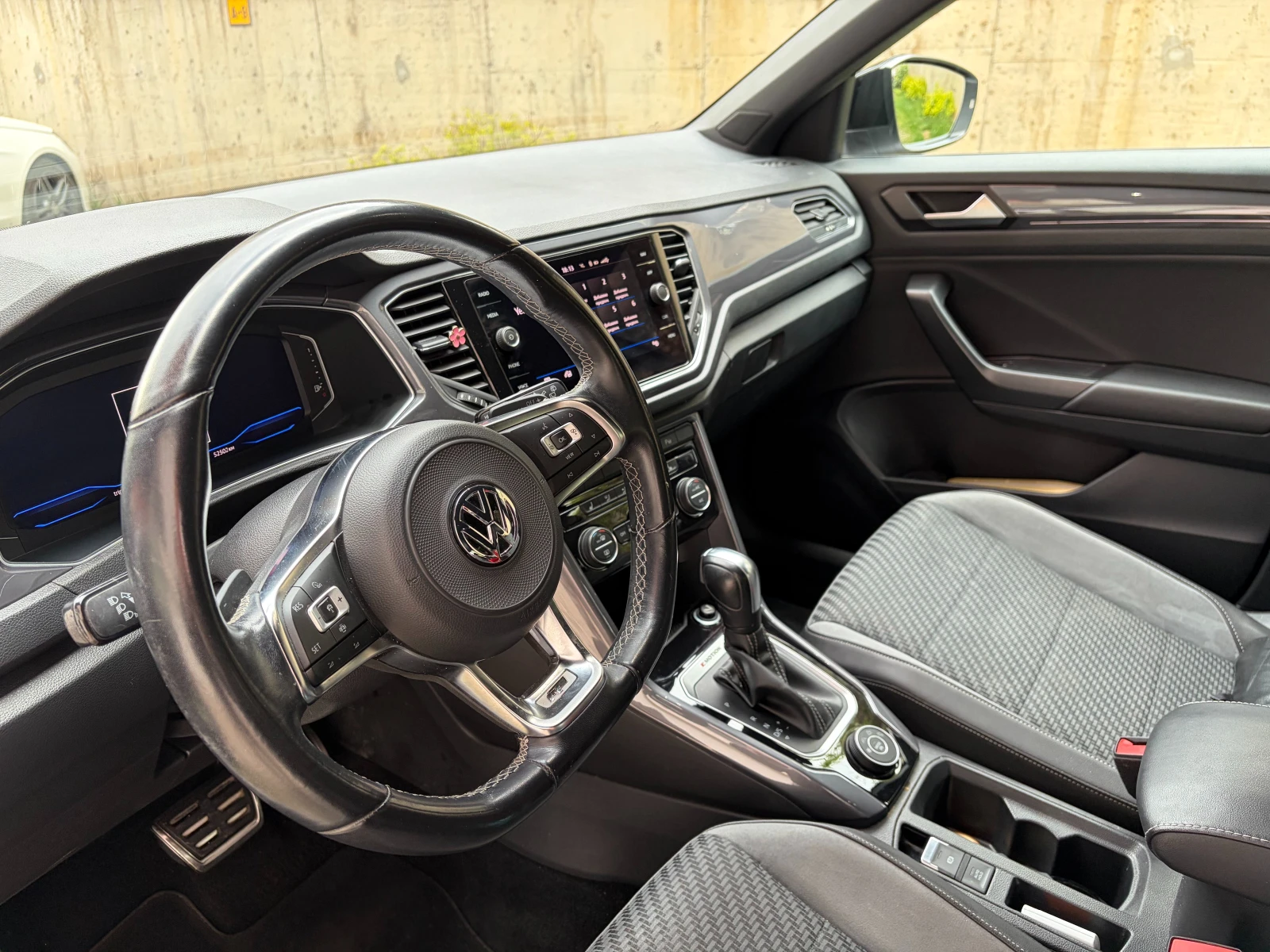 VW T-Roc R-Line, снимка 10 - Автомобили и джипове - 54510723