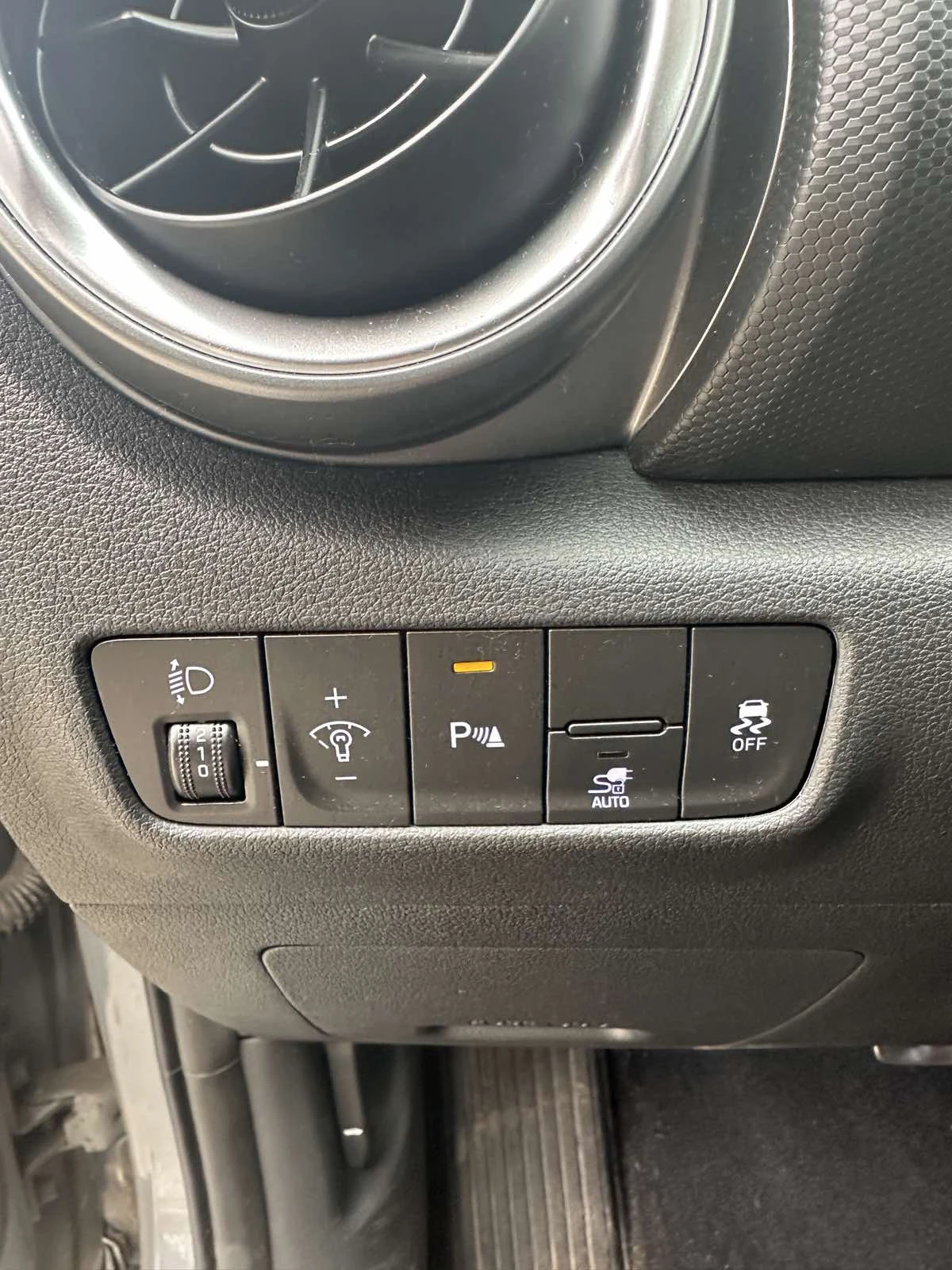 Hyundai Kona 42KWh/BLUELINK/ГАРАНЦИОННА/ТЕРМОПОМПА/SOH100%, снимка 15 - Автомобили и джипове - 56085236