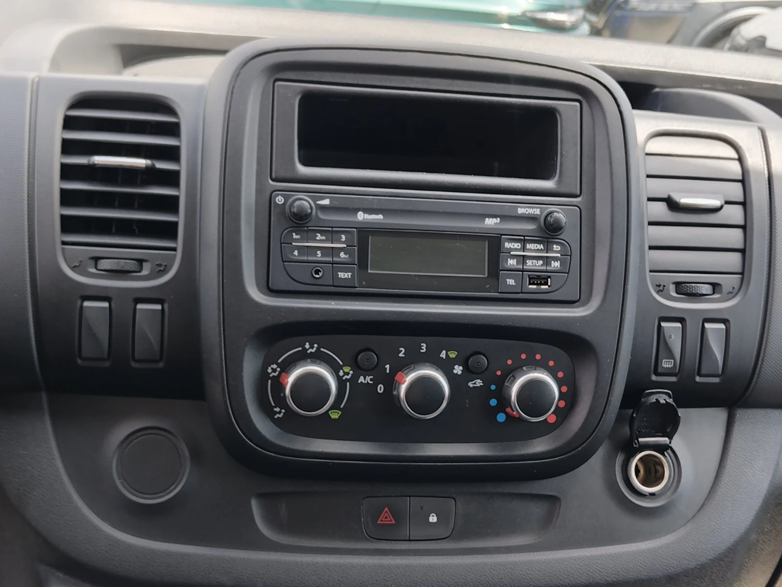 Renault Trafic 2.0dCi/120к.с./L2H1, снимка 15 - Бусове и автобуси - 54508512