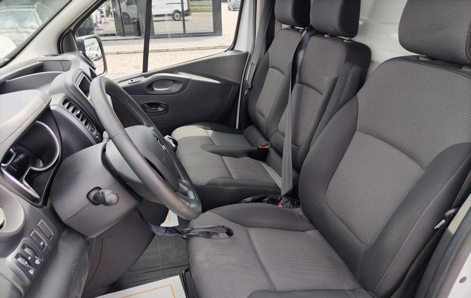 Renault Trafic 2.0dCi/120к.с./L2H1, снимка 12 - Бусове и автобуси - 54508512