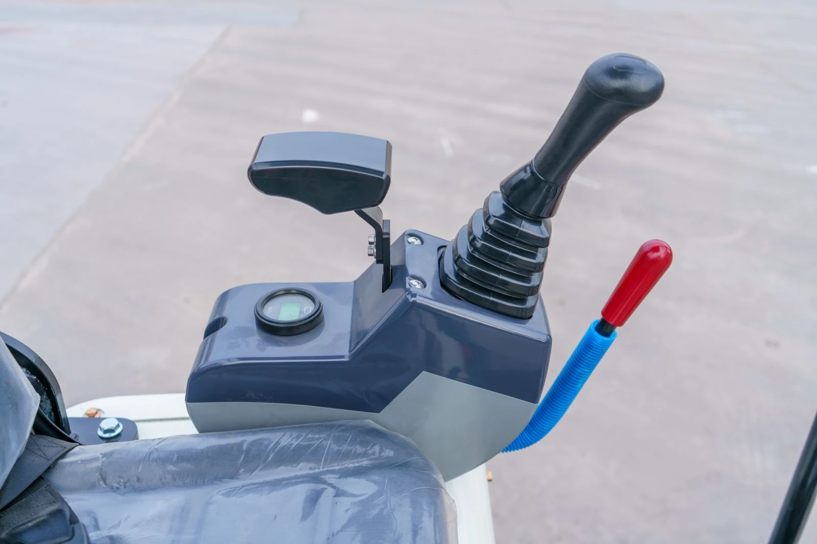 Багер ZETTRA Z15, снимка 13 - Индустриална техника - 53988628