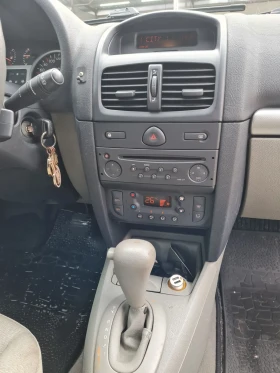 Renault Clio 1.4 16v Automat, снимка 8