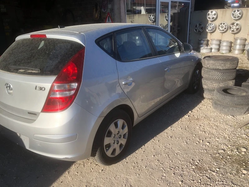 Hyundai I30 1.6 crdi, снимка 3 - Автомобили и джипове - 45217114