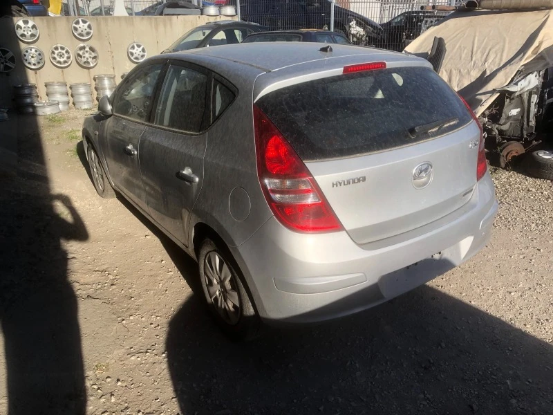 Hyundai I30 1.6 crdi, снимка 2 - Автомобили и джипове - 45217114