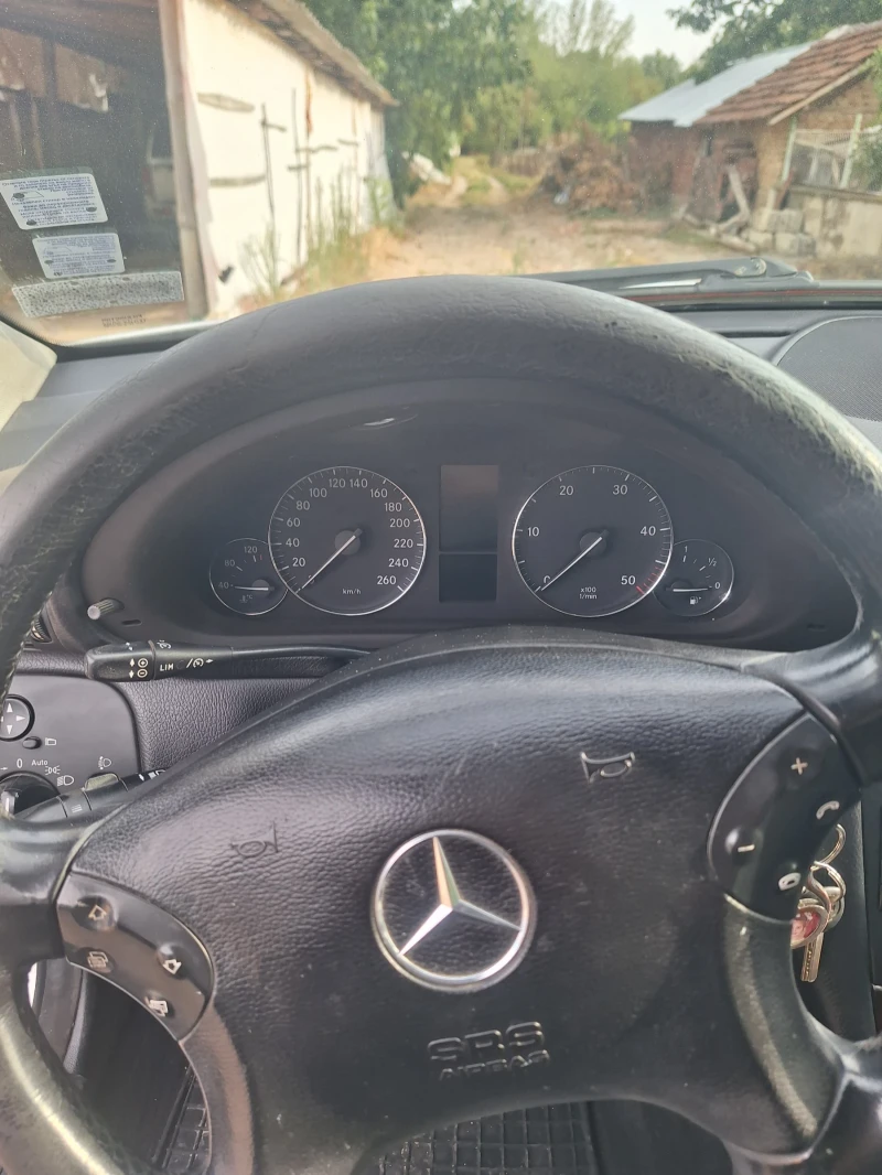 Mercedes-Benz C 200, снимка 10 - Автомобили и джипове - 47033784