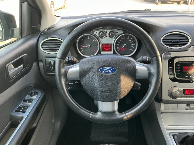 Ford Focus 1.6 TDCI, снимка 11 - Автомобили и джипове - 48482836