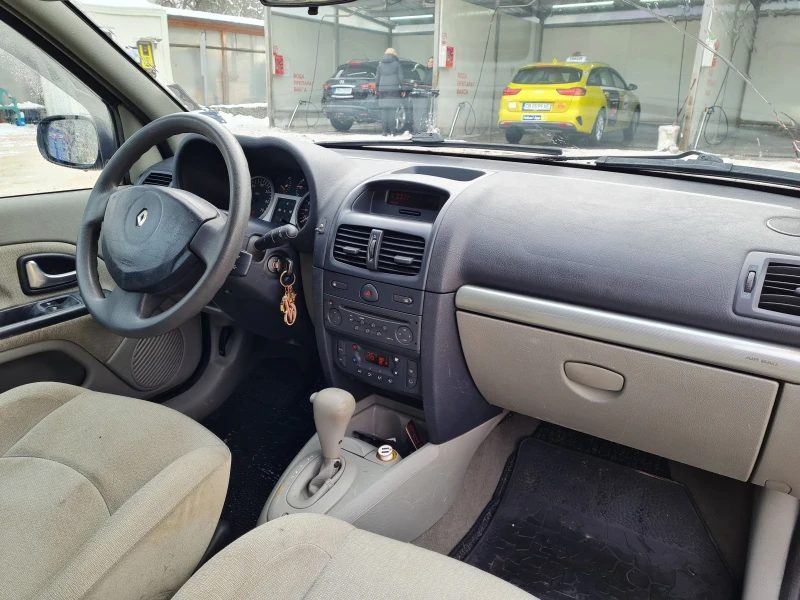 Renault Clio 1.4 16v Automat, снимка 7 - Автомобили и джипове - 49415039