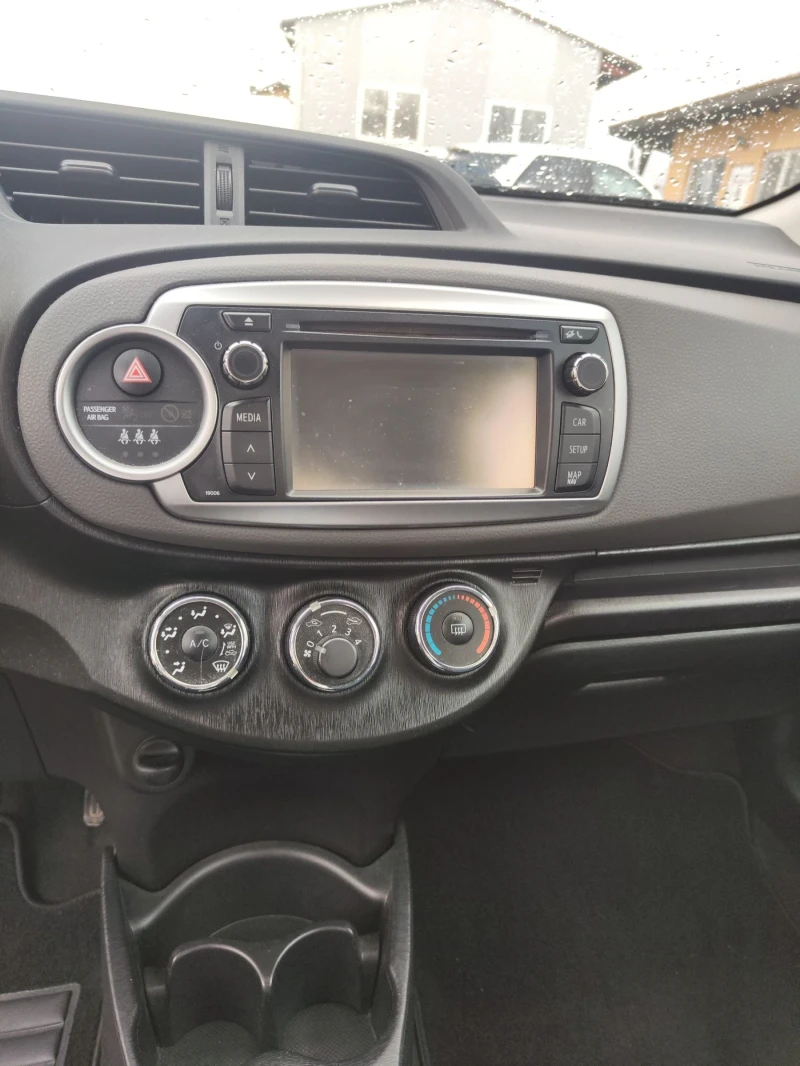 Toyota Yaris 1.0 EVRO 5B, снимка 12 - Автомобили и джипове - 52518004