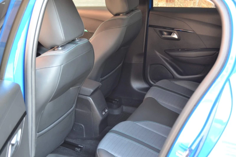 Peugeot 208, снимка 9 - Автомобили и джипове - 52875013