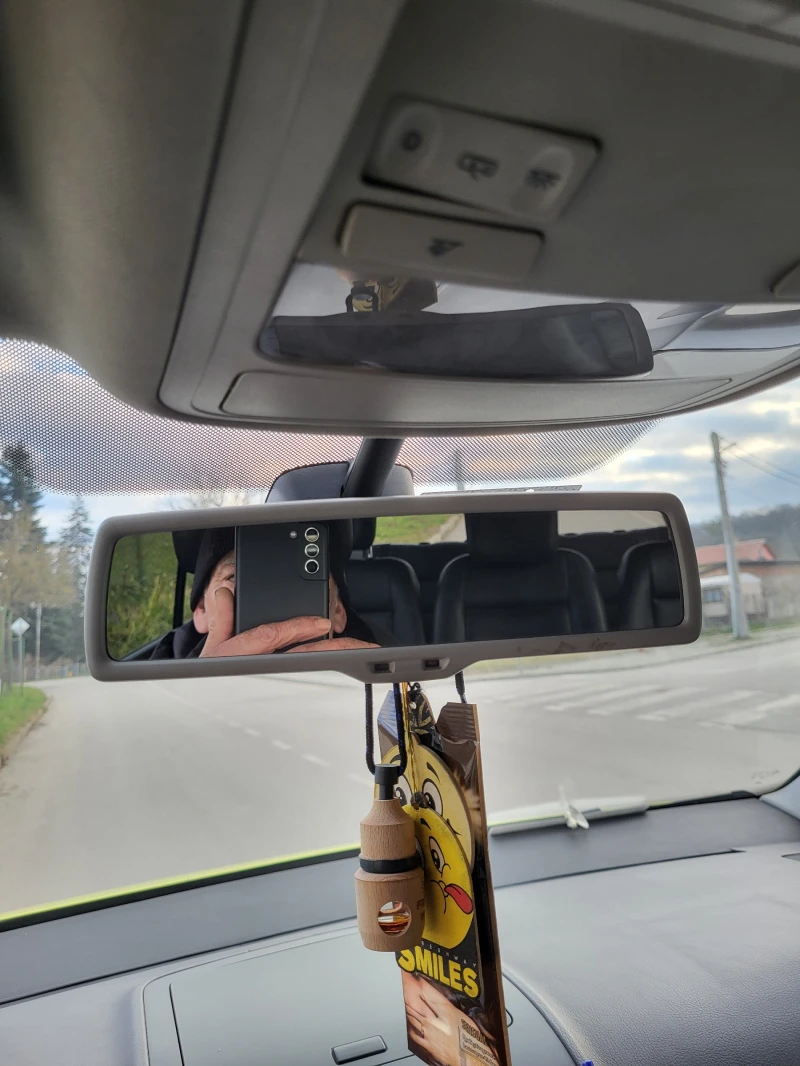 VW Touran 1.4, снимка 14 - Автомобили и джипове - 53010769