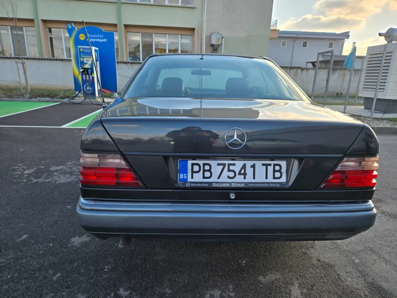 Mercedes-Benz 124 CE 220, снимка 7 - Автомобили и джипове - 53132811