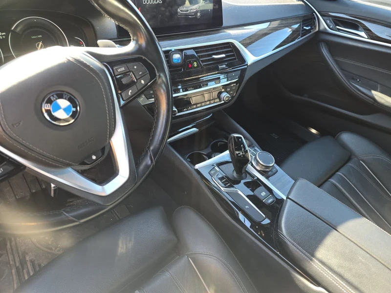 BMW 530 i xDrive, снимка 10 - Автомобили и джипове - 53298960