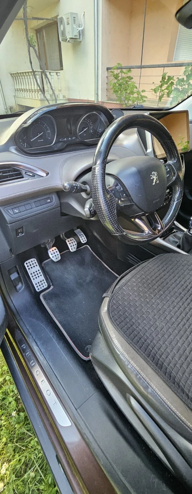 Peugeot 2008 хечбек, снимка 9 - Автомобили и джипове - 54742324