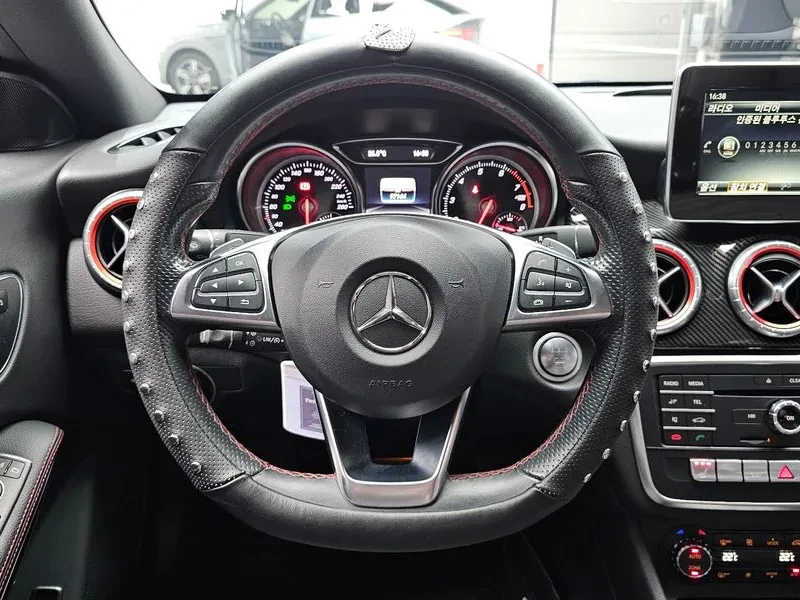 Mercedes-Benz CLA 220 Amg Line, снимка 13 - Автомобили и джипове - 55110497