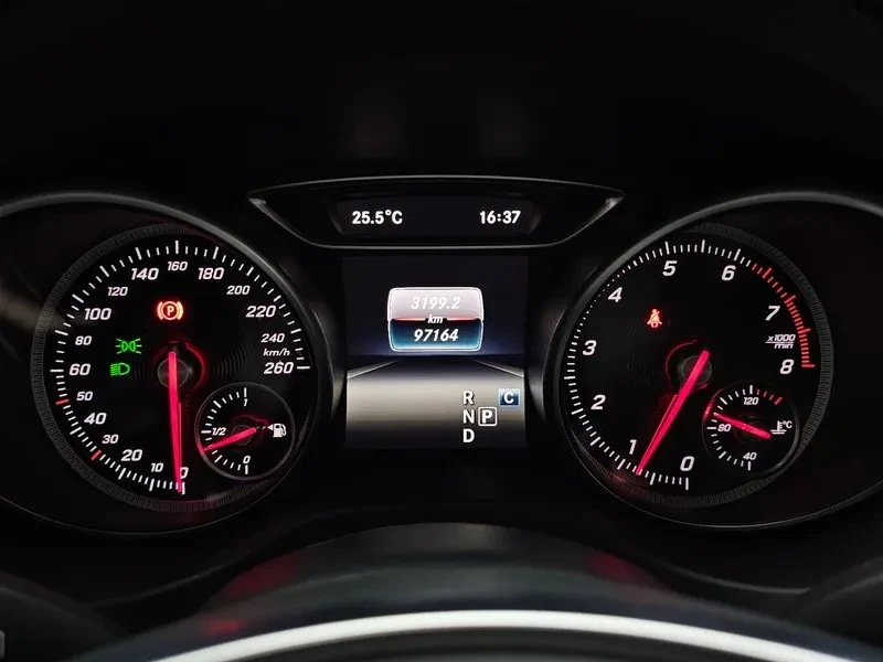 Mercedes-Benz CLA 220 Amg Line, снимка 8 - Автомобили и джипове - 55110497