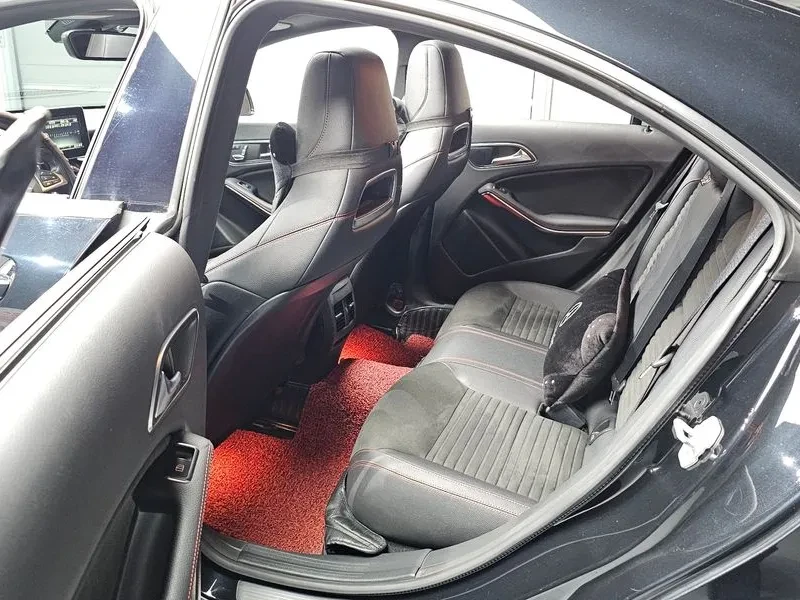 Mercedes-Benz CLA 220 Amg Line, снимка 11 - Автомобили и джипове - 55110497