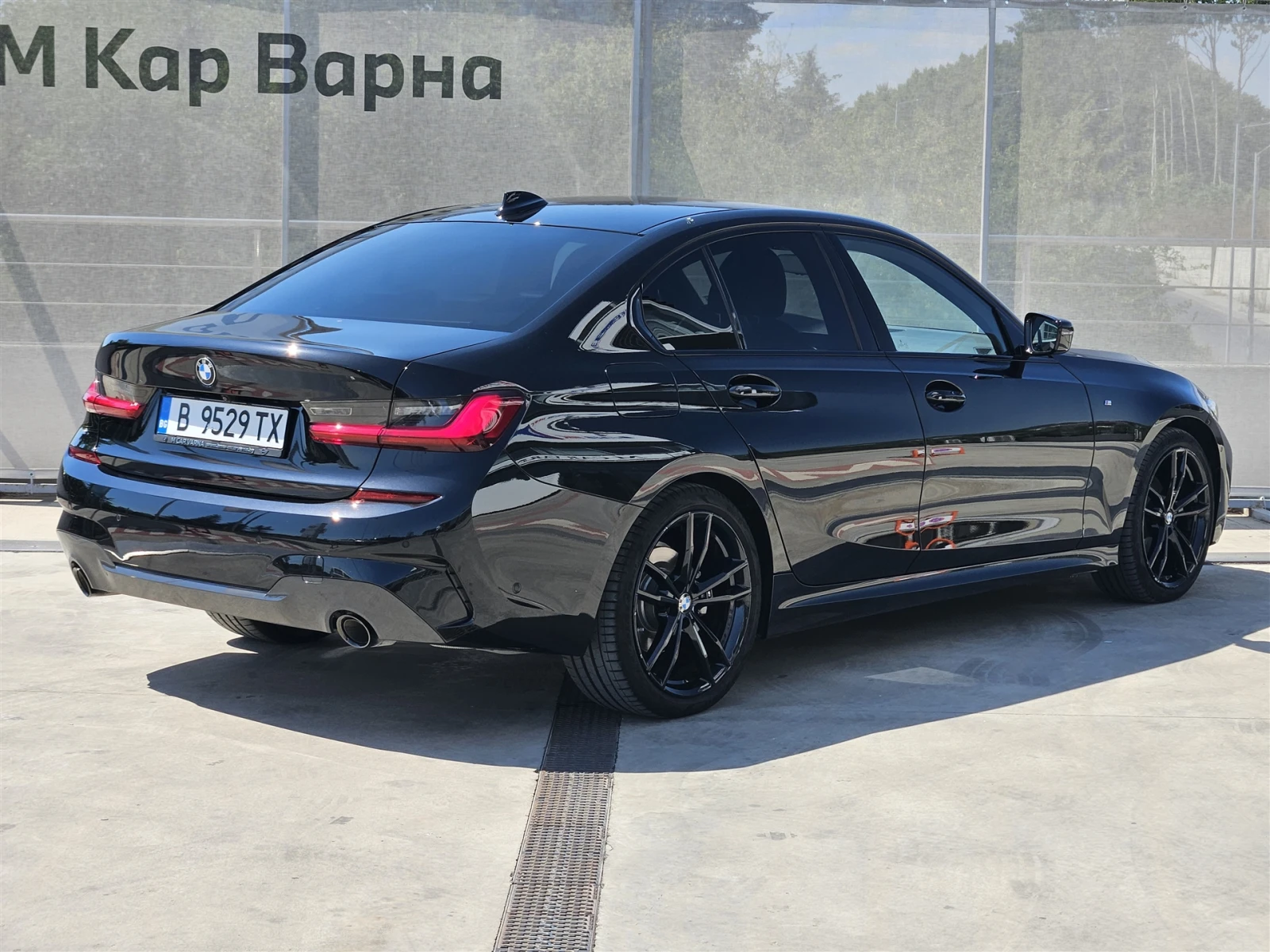 BMW 320 xDrive Седан - изображение 2