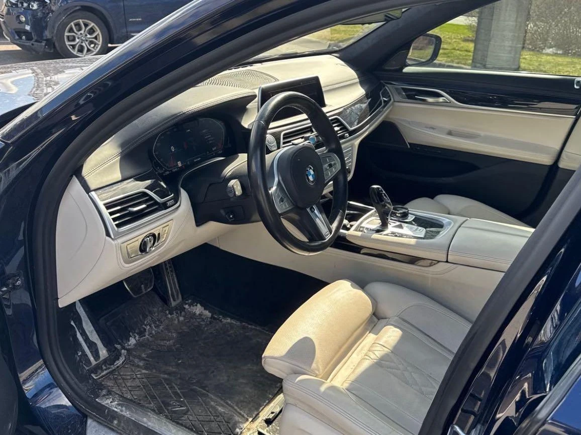 BMW 750 * xDrive * 4.4 * * АвтоКредит - изображение 7