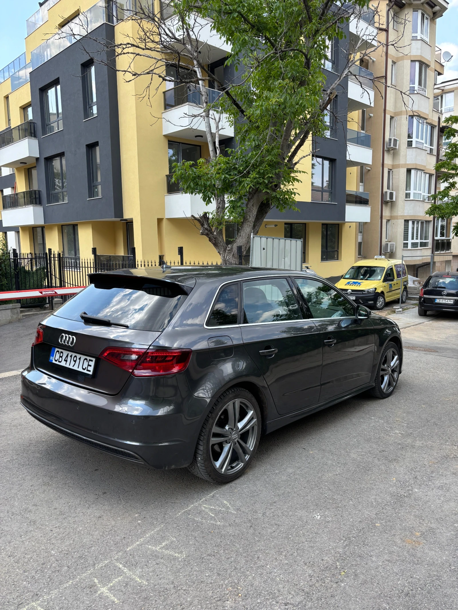 Audi A3 S-Line G-Tron - изображение 7
