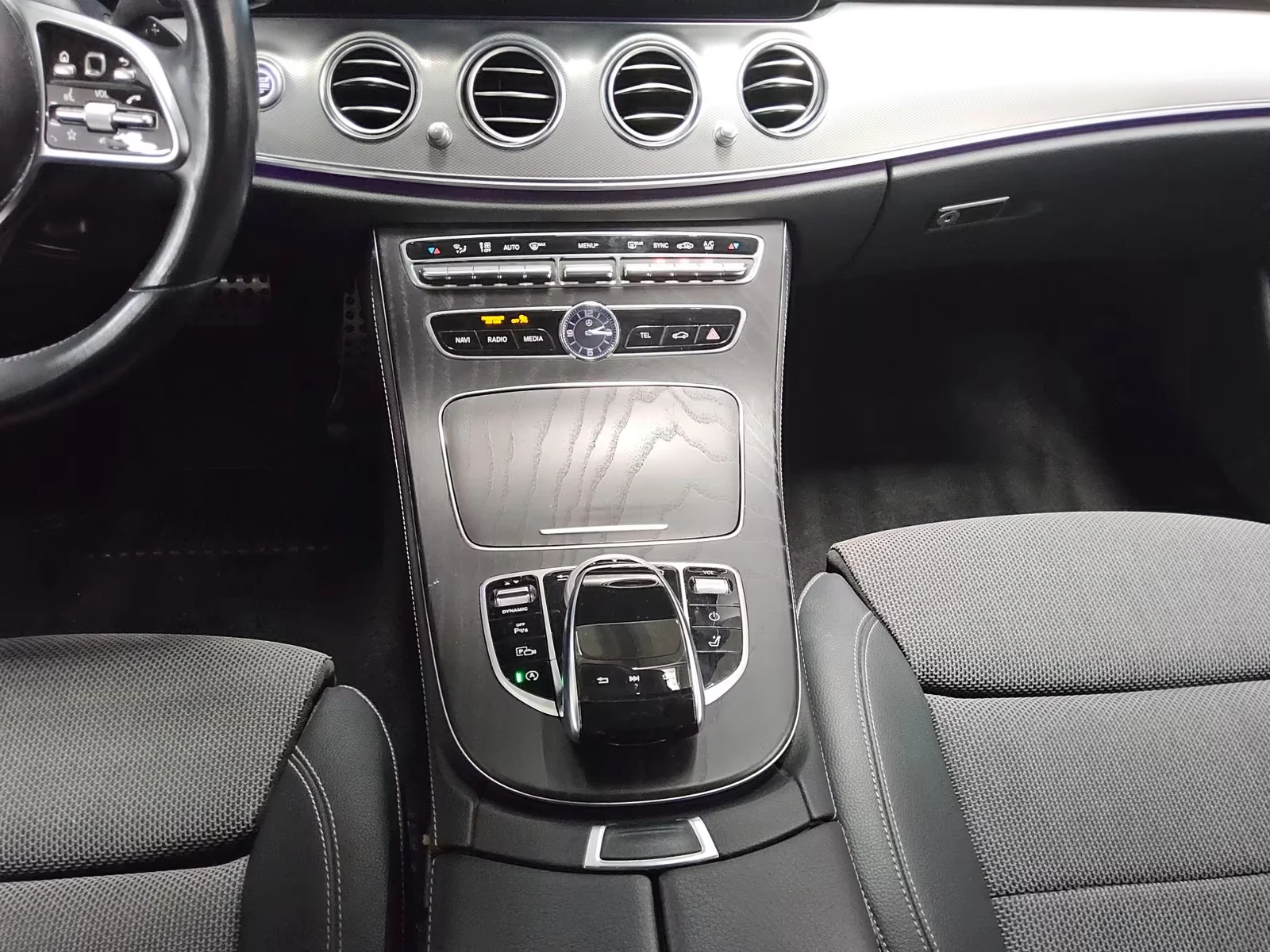 Mercedes-Benz E 220 d* Distronic* MB-LED - изображение 5