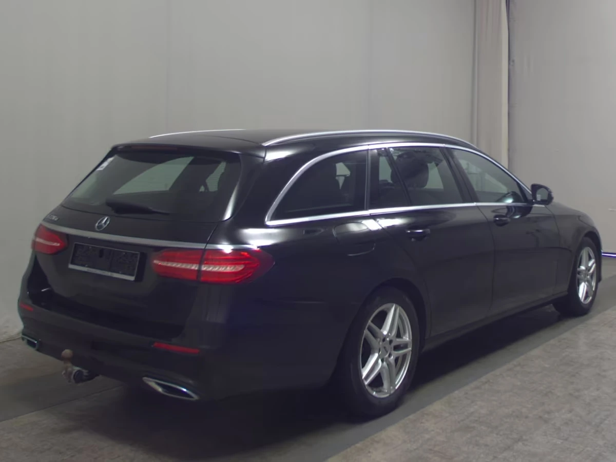 Mercedes-Benz E 220 d* Distronic* MB-LED - изображение 3