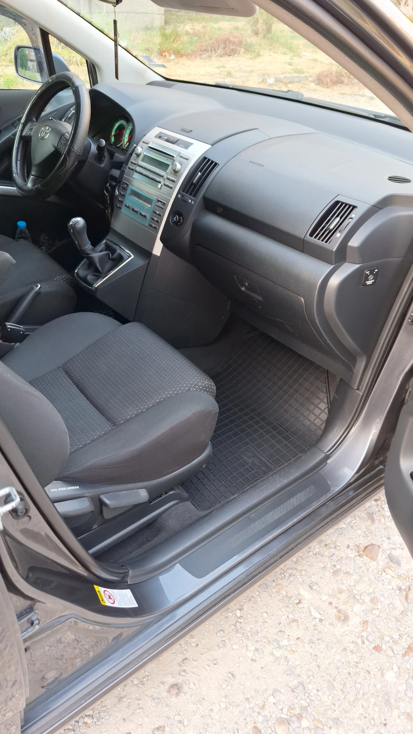 Toyota Corolla verso 2.2 136 к.с 6+ 1 - изображение 9