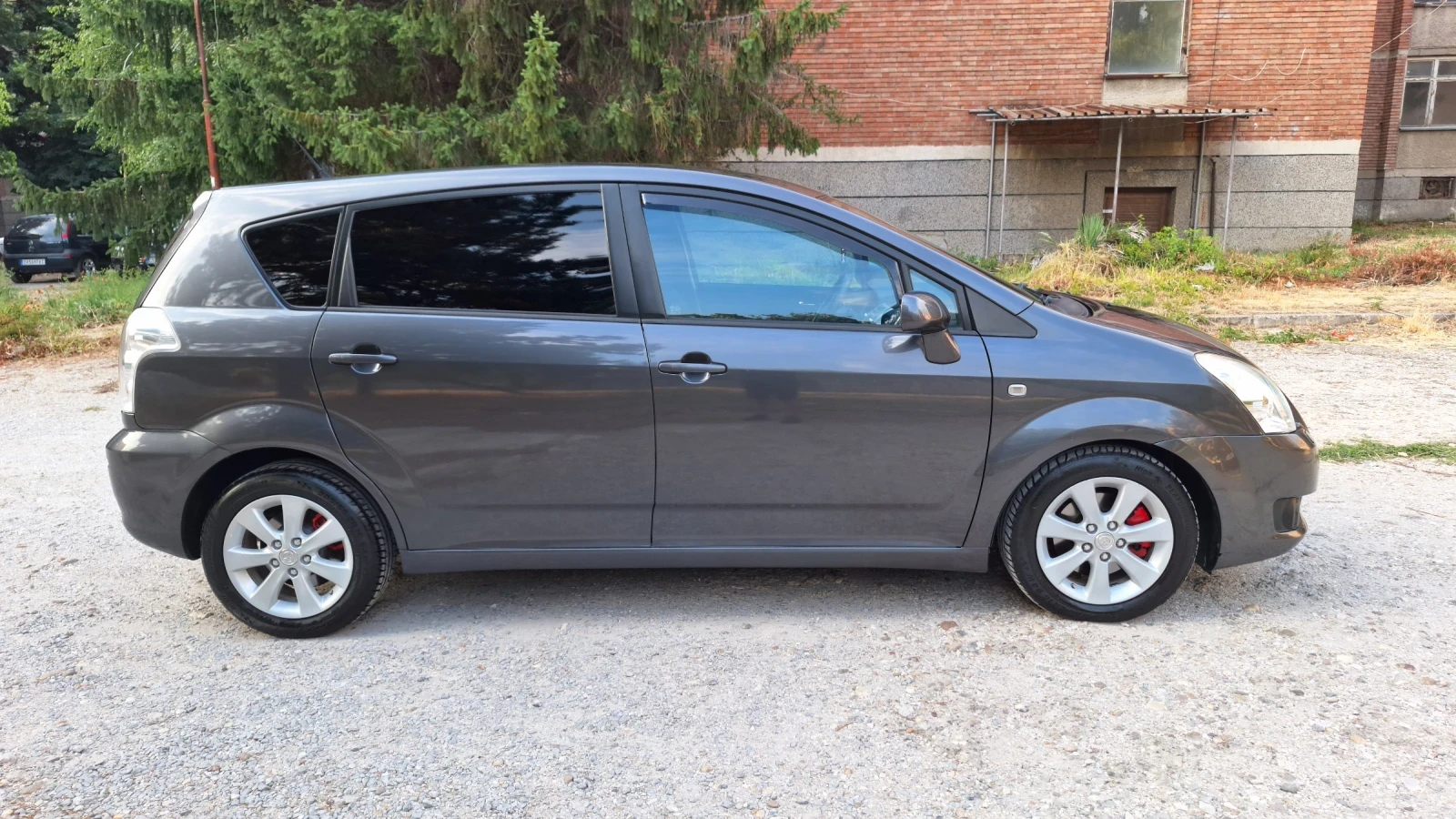 Toyota Corolla verso 2.2 136 к.с 6+ 1 - изображение 4